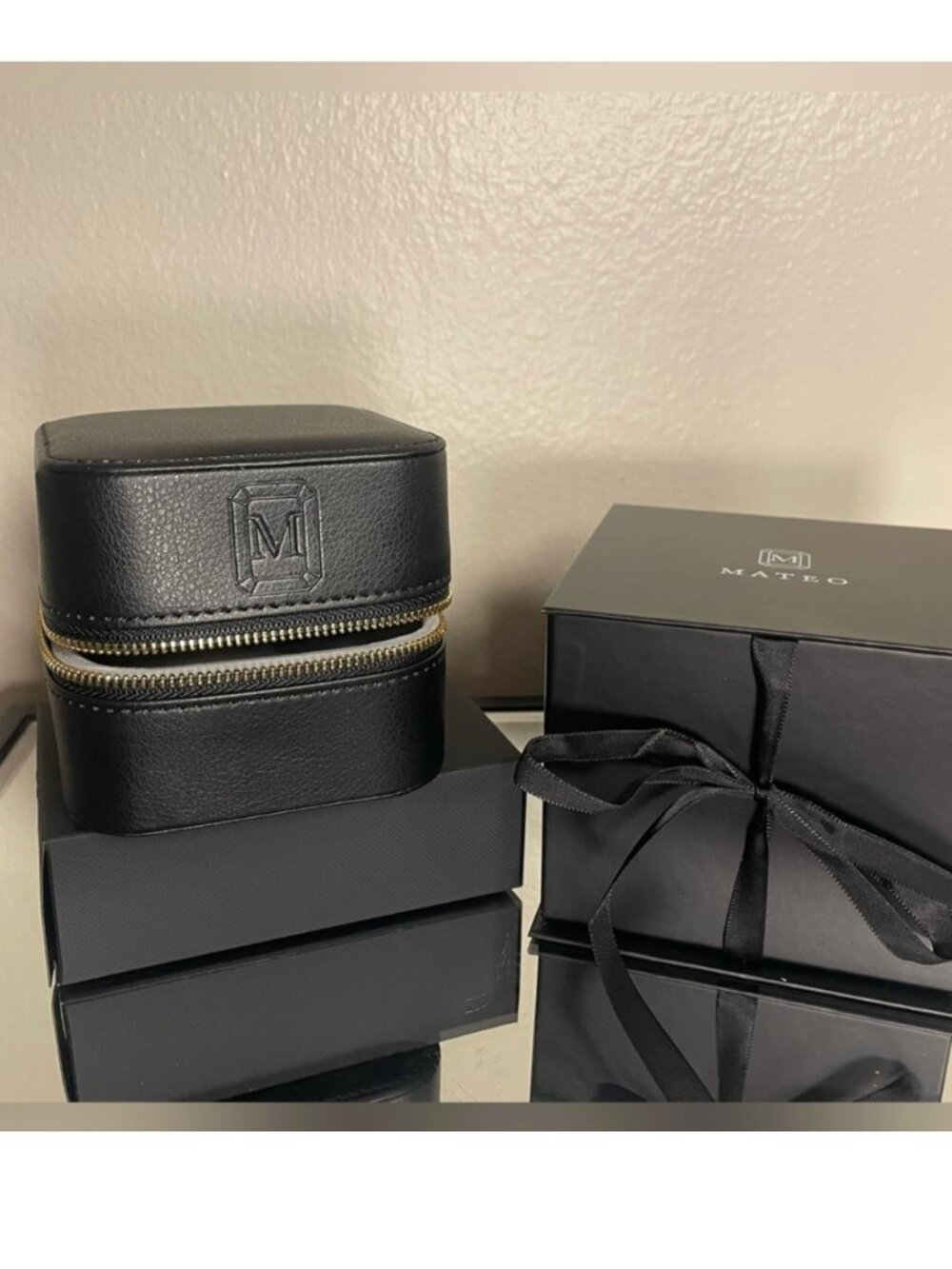 Mateo New York Vegan Leather Jewelry Travel Case in Black new in gift box!